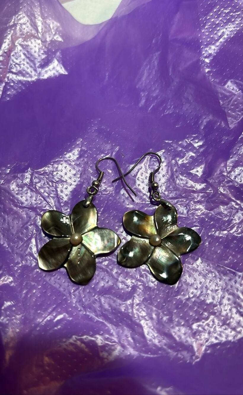 Vintage Mother of Pearl Flower Earrings